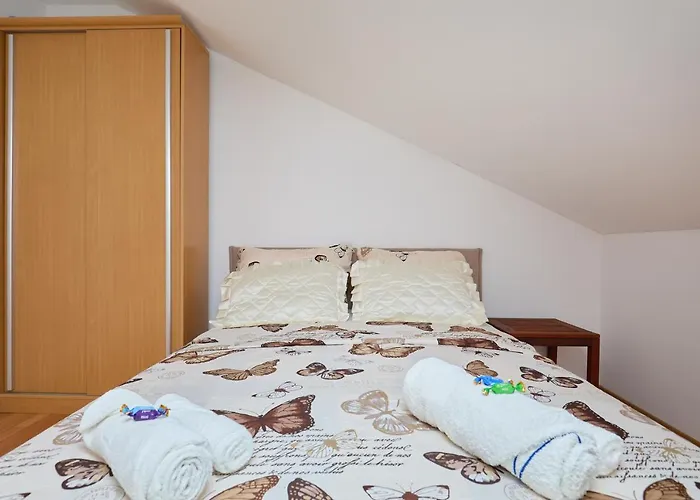 Bellevue Duplex Apartment
